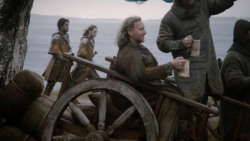 extant_GameOfThrones_2x03-WhatIsDeadMayNeverDie_0836