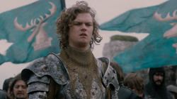 extant_GameOfThrones_2x03-WhatIsDeadMayNeverDie_0969