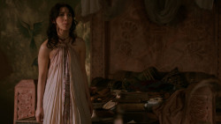 extant_GameOfThrones_2x03-WhatIsDeadMayNeverDie_1926