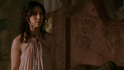 extant_GameOfThrones_2x03-WhatIsDeadMayNeverDie_1931