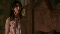 extant_GameOfThrones_2x03-WhatIsDeadMayNeverDie_1932