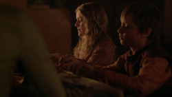 extant_GameOfThrones_2x03-WhatIsDeadMayNeverDie_2124