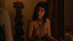 extant_GameOfThrones_2x03-WhatIsDeadMayNeverDie_2381