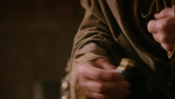 extant_GameOfThrones_2x03-WhatIsDeadMayNeverDie_2475