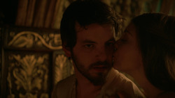extant_GameOfThrones_2x03-WhatIsDeadMayNeverDie_3481