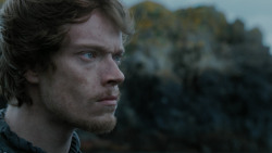 extant_GameOfThrones_2x03-WhatIsDeadMayNeverDie_3750