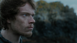 extant_GameOfThrones_2x03-WhatIsDeadMayNeverDie_3751