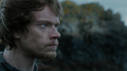 extant_GameOfThrones_2x03-WhatIsDeadMayNeverDie_3753