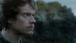extant_GameOfThrones_2x03-WhatIsDeadMayNeverDie_3754