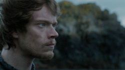 extant_GameOfThrones_2x03-WhatIsDeadMayNeverDie_3755