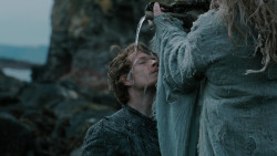 extant_GameOfThrones_2x03-WhatIsDeadMayNeverDie_3777