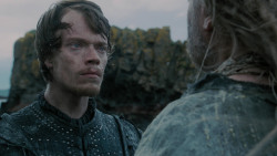 extant_GameOfThrones_2x03-WhatIsDeadMayNeverDie_3826