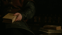 extant_GameOfThrones_2x03-WhatIsDeadMayNeverDie_3854