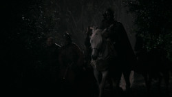extant_GameOfThrones_2x03-WhatIsDeadMayNeverDie_4972