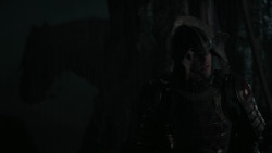 extant_GameOfThrones_2x04-GardenOfBones_0125