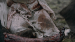 extant_GameOfThrones_2x04-GardenOfBones_0323