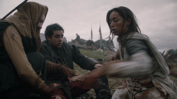 extant_GameOfThrones_2x04-GardenOfBones_0333