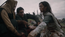 extant_GameOfThrones_2x04-GardenOfBones_0335