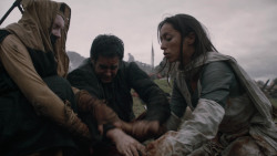 extant_GameOfThrones_2x04-GardenOfBones_0338