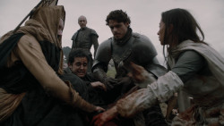 extant_GameOfThrones_2x04-GardenOfBones_0376