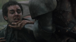 extant_GameOfThrones_2x04-GardenOfBones_0387