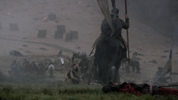 extant_GameOfThrones_2x04-GardenOfBones_0431