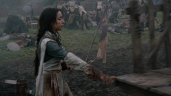extant_GameOfThrones_2x04-GardenOfBones_0436