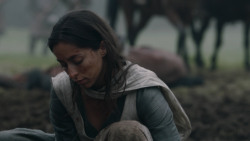 extant_GameOfThrones_2x04-GardenOfBones_0466