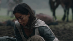extant_GameOfThrones_2x04-GardenOfBones_0468