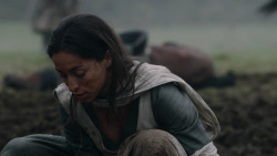 extant_GameOfThrones_2x04-GardenOfBones_0471
