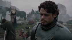 extant_GameOfThrones_2x04-GardenOfBones_0502