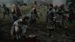 extant_GameOfThrones_2x04-GardenOfBones_0510