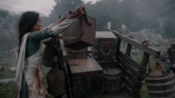 extant_GameOfThrones_2x04-GardenOfBones_0535