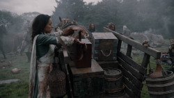 extant_GameOfThrones_2x04-GardenOfBones_0537