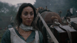 extant_GameOfThrones_2x04-GardenOfBones_0575