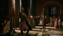 extant_GameOfThrones_2x04-GardenOfBones_0657