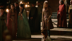 extant_GameOfThrones_2x04-GardenOfBones_0672