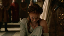 extant_GameOfThrones_2x04-GardenOfBones_0760