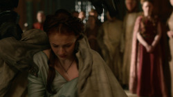 extant_GameOfThrones_2x04-GardenOfBones_0819