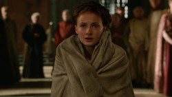 extant_GameOfThrones_2x04-GardenOfBones_0824