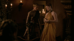 extant_GameOfThrones_2x04-GardenOfBones_1074