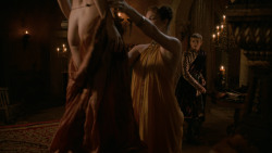 extant_GameOfThrones_2x04-GardenOfBones_1089