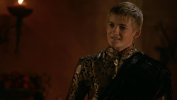extant_GameOfThrones_2x04-GardenOfBones_1158