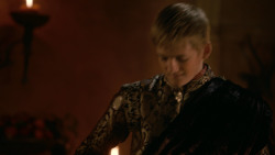 extant_GameOfThrones_2x04-GardenOfBones_1163