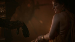extant_GameOfThrones_2x04-GardenOfBones_1173