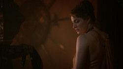 extant_GameOfThrones_2x04-GardenOfBones_1175