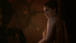 extant_GameOfThrones_2x04-GardenOfBones_1177