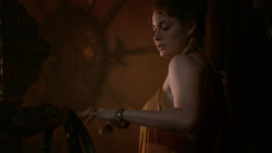 extant_GameOfThrones_2x04-GardenOfBones_1178