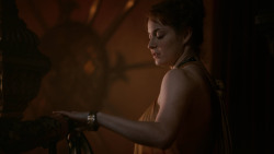extant_GameOfThrones_2x04-GardenOfBones_1179