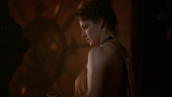 extant_GameOfThrones_2x04-GardenOfBones_1182